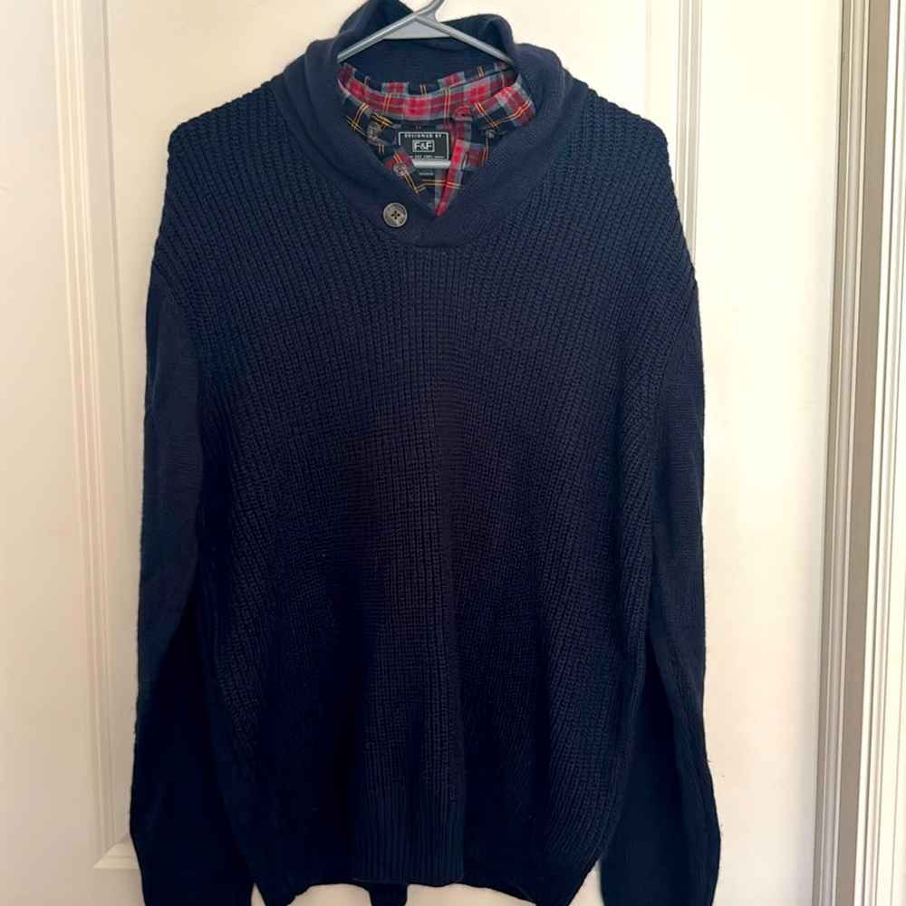 Men’s navy cable knit sweater with built-in flannel collar
